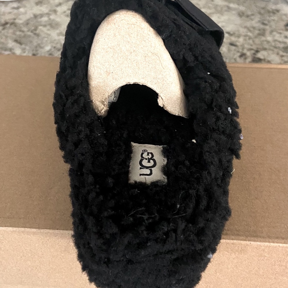 Ugg house shoes WM sz6